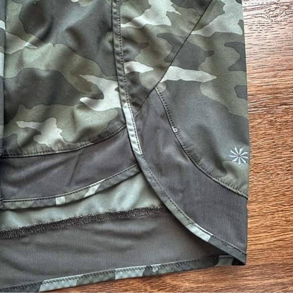 Athleta Printed Mesh Racer Run Short 4" Camo Print - Picture 4 of 9
